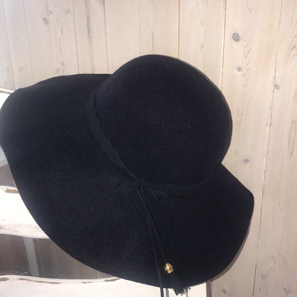 Black, round brim hat